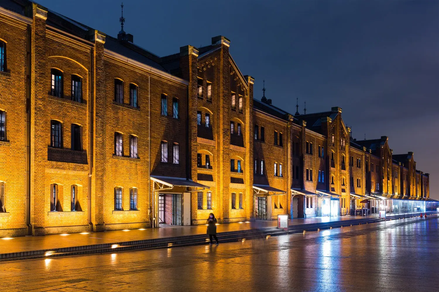 Noclegi w dawnych spichlerzach: Historia i komfort