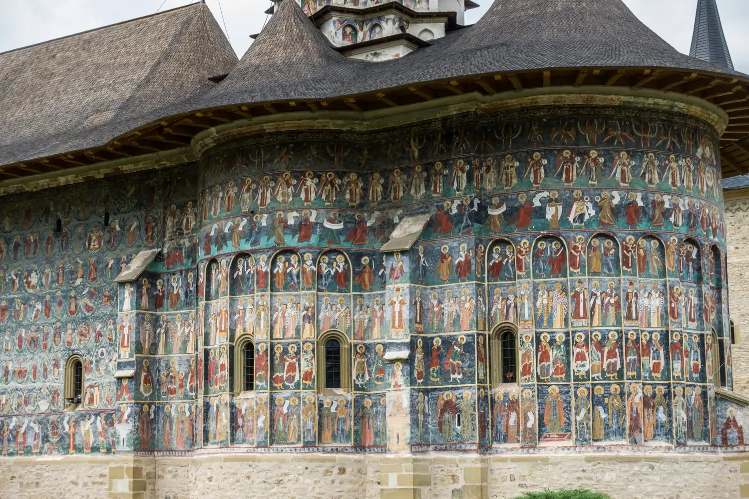 Historyczne zespoły klasztorne i ich architektura